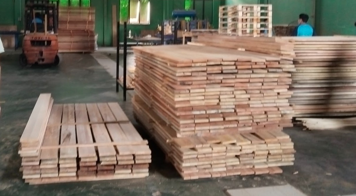 Pine wooden planks warehousing stocks